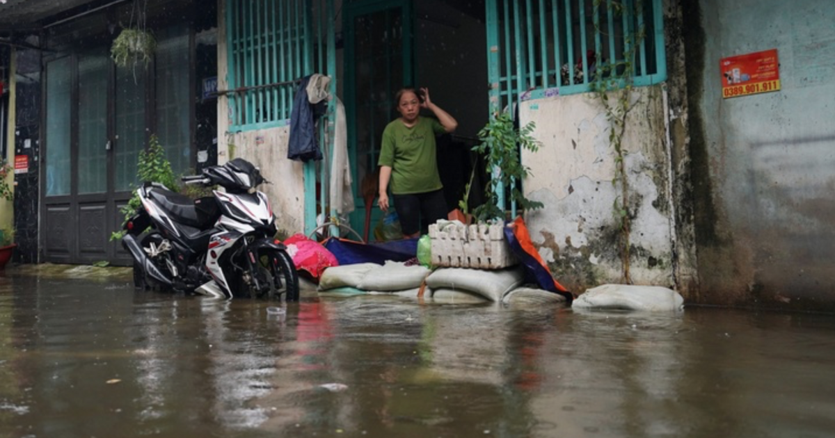 Vì sao nhiều khu vực ở TP.HCM ngập kéo dài, nước chậm rút?