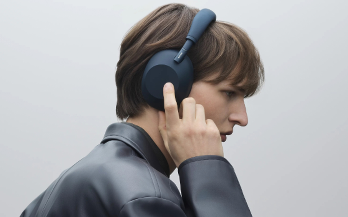 Sony WH-1000XM6 họp online có ổn không khi có mute nhanh và micro điều hướng chùm sóng AI?