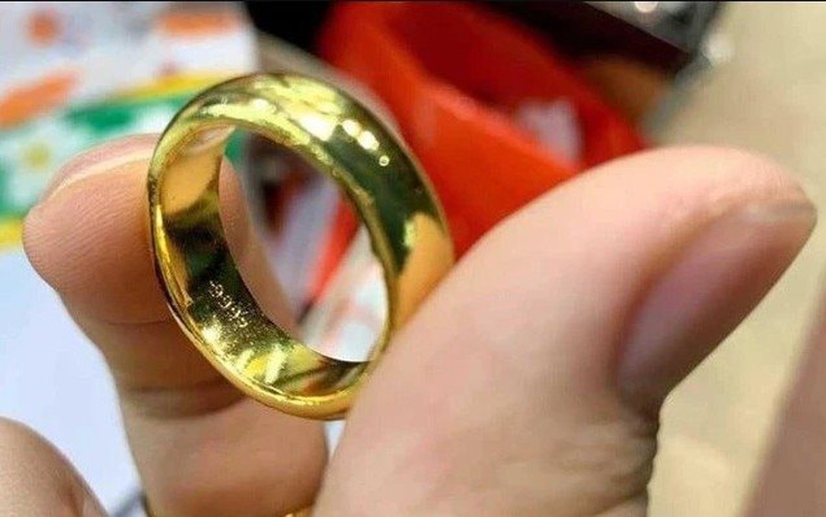 Giá vàng tăng trở lại, người mua vàng nhẫn lỗ l...