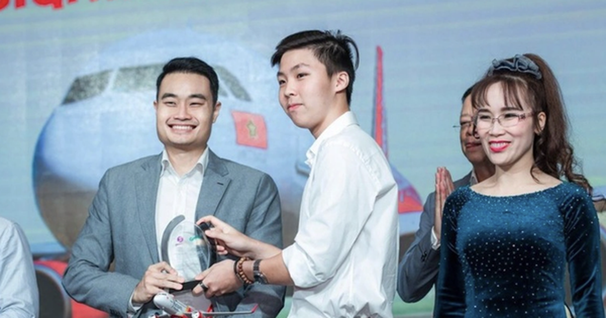 Con trai chủ tịch Hòa Phát, Vietjet Air chi nghìn tỷ đồng "bắt đáy" cổ phiếu