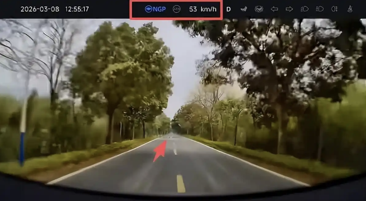 Thót tim: 4 đứa trẻ nằm giữa đường giả làm “gờ giảm tốc”, tài xế giật mình đạp phanh khẩn cấp