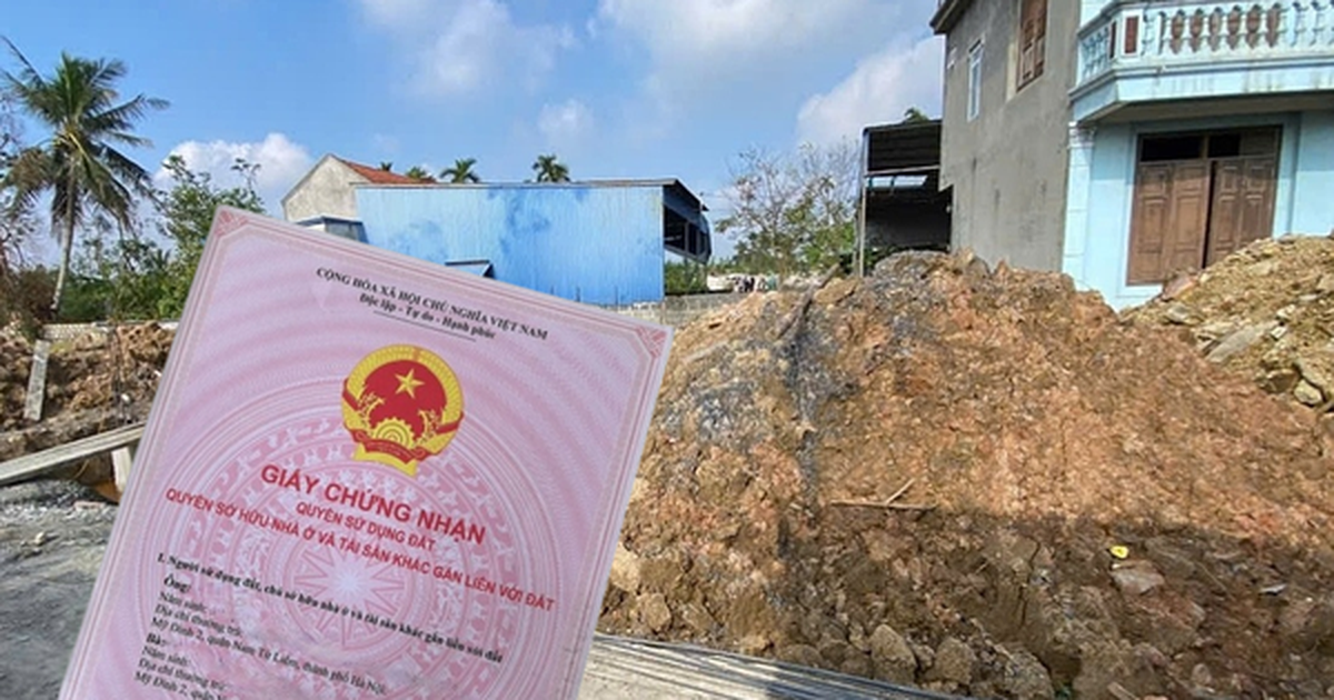 Chuyện lạ: Sổ đỏ đứng tên nhầm đất hàng xóm còn đất đang ở đứng tên người lạ, giờ chủ muốn sang tên phải làm sao?