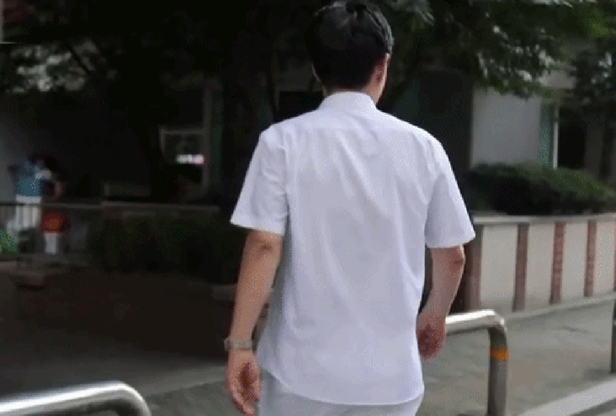 Đại gia vàng bạc đá quý showbiz giờ đi bốc vác kiếm từng đồng, không có tiền đóng hóa đơn điện nước, bị vợ bỏ vì cờ bạc