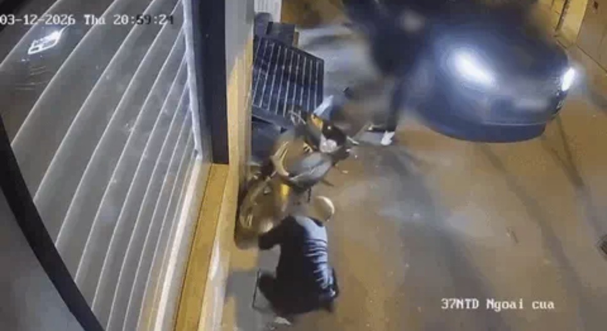 Tài xế Range Rover lập tức được mời lên phường sau khi chọc thủng 2 lốp xe SH ở Hà Nội