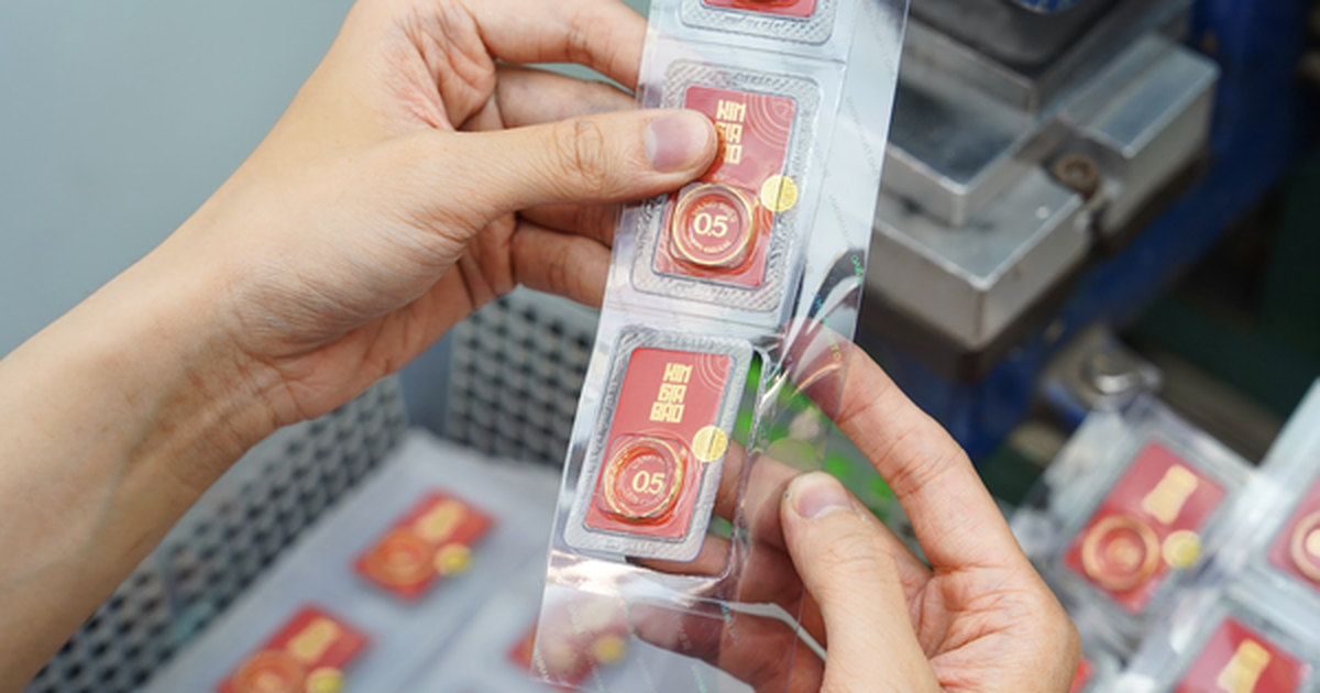 Sáng 14-3, giá vàng trong nước rớt mốc 180 triệ...