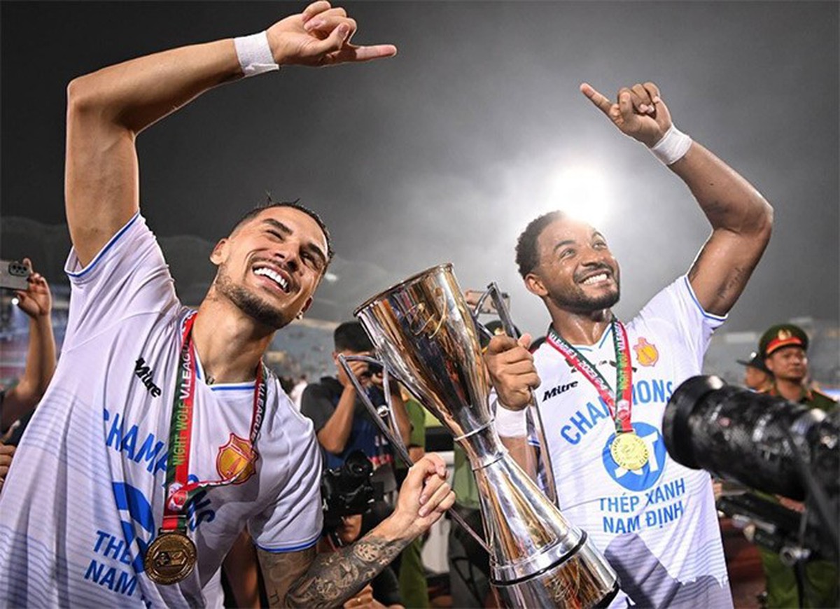 "ĐT Việt Nam có Xuân Son đã mạnh, thêm Hoàng Hên còn mạnh hơn"