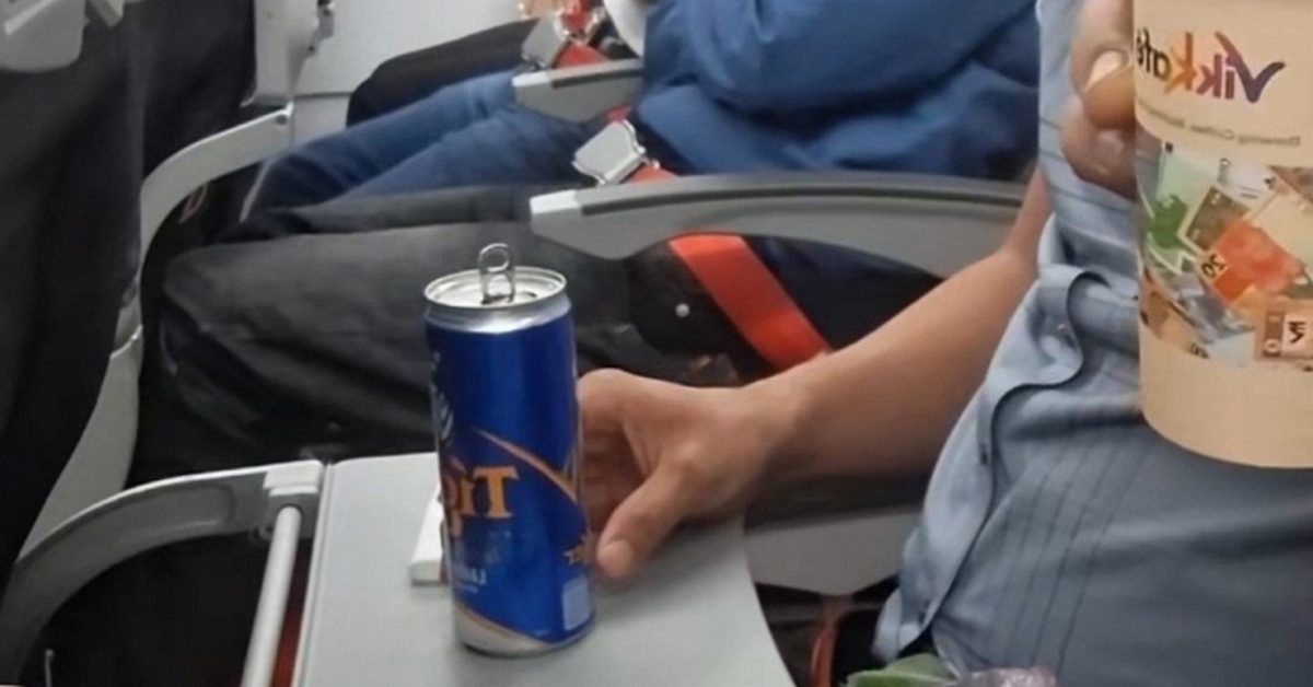 Cảnh tượng hành khách uống bia, ăn nhậu trên máy bay: Có vi phạm quy định? Thì ra nhiều người chưa biết