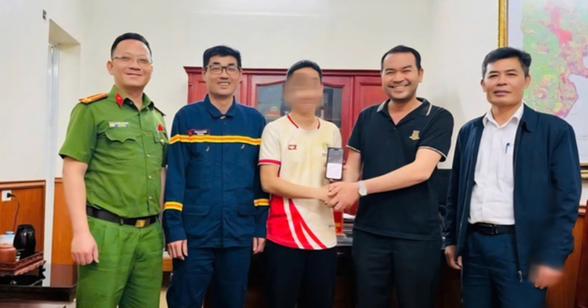 Cán bộ công an bất ngờ nhận được số tài khoản lạ chuyển tới nửa tỉ đồng