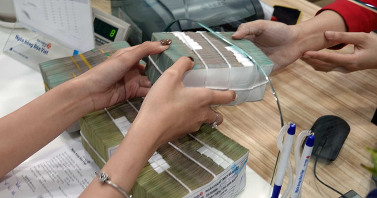 Sốt ruột vì đáo hạn toàn bộ sổ tiết kiệm 200 triệu để mua vàng