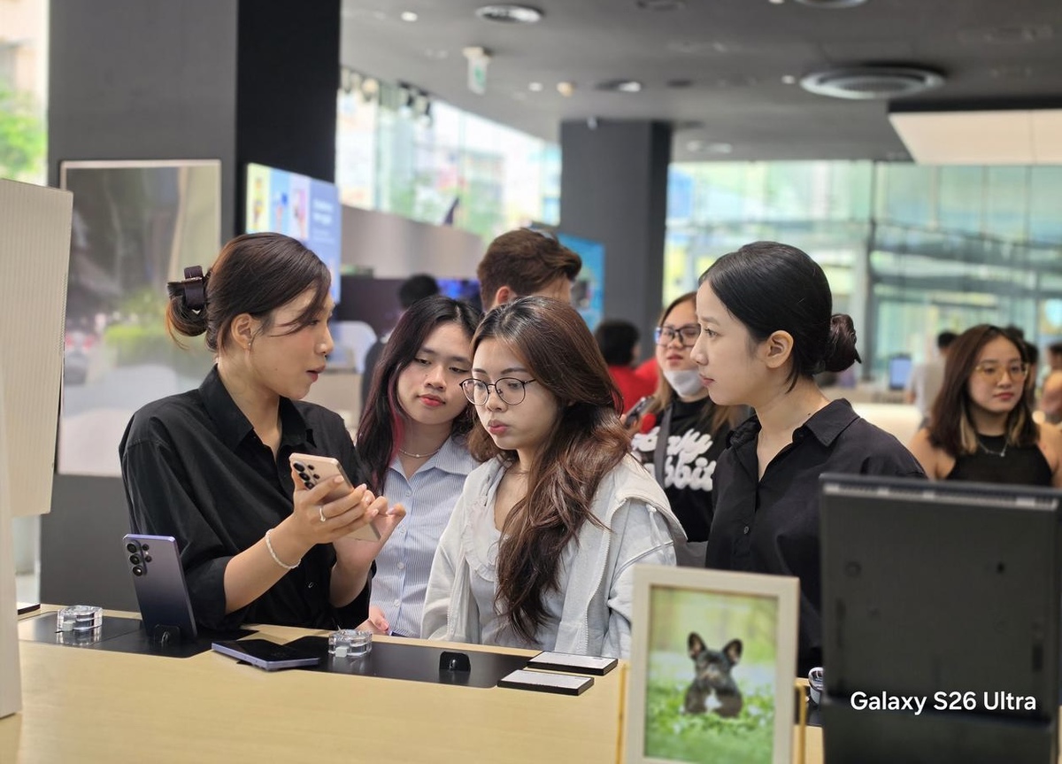 Vượt mặt “người tiền nhiệm”, Galaxy S26 Ultra cháy hàng ngày mở bán, người dùng đổ xô trải nghiệm AI thế hệ mới