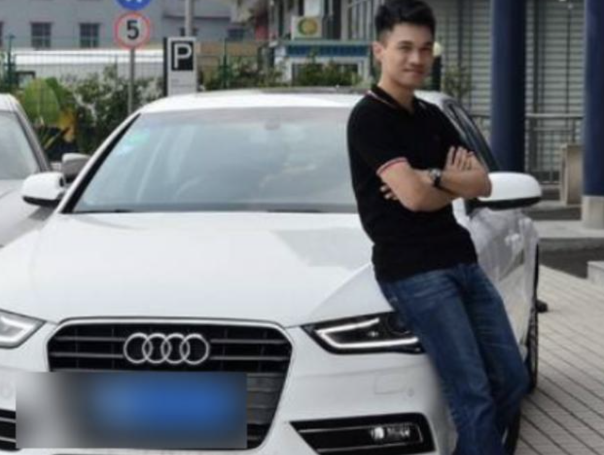 Chi gần 270 triệu đồng mua xe Audi cũ, người đàn ông phát hiện nhiều thỏi vàng và hơn 570 triệu đồng được giấu kỹ trong xe