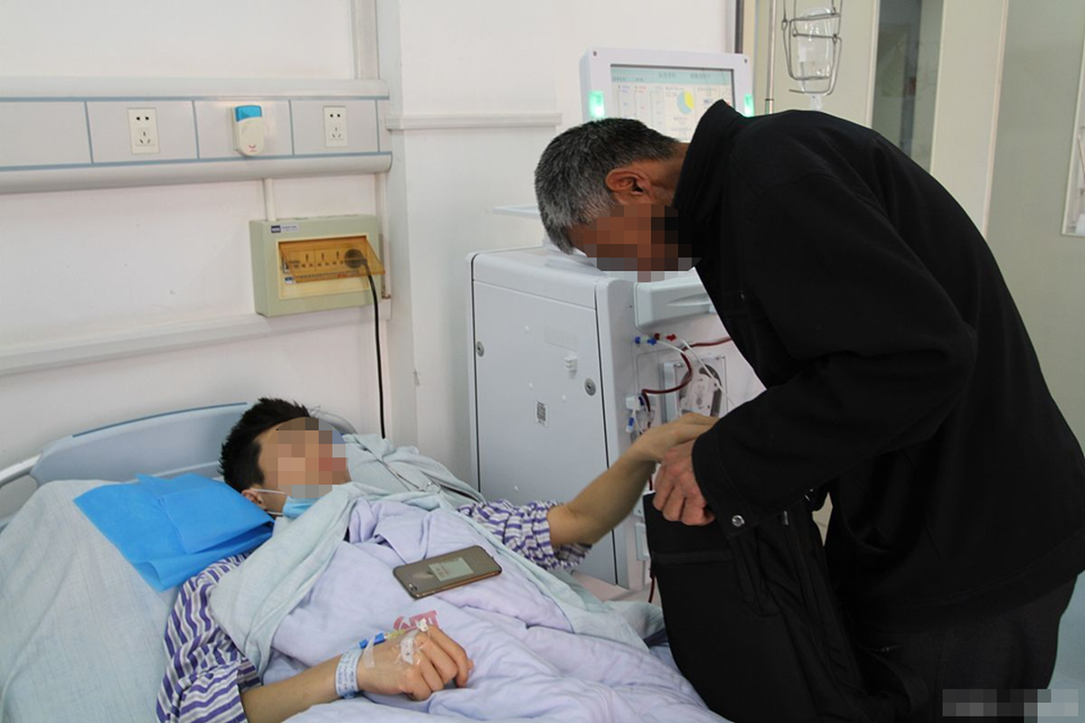 Chàng trai 20 tuổi đã phải chạy thận nhân tạo vì bỏ qua 1 dấu hiệu đã xuất hiện từ 1 năm trước