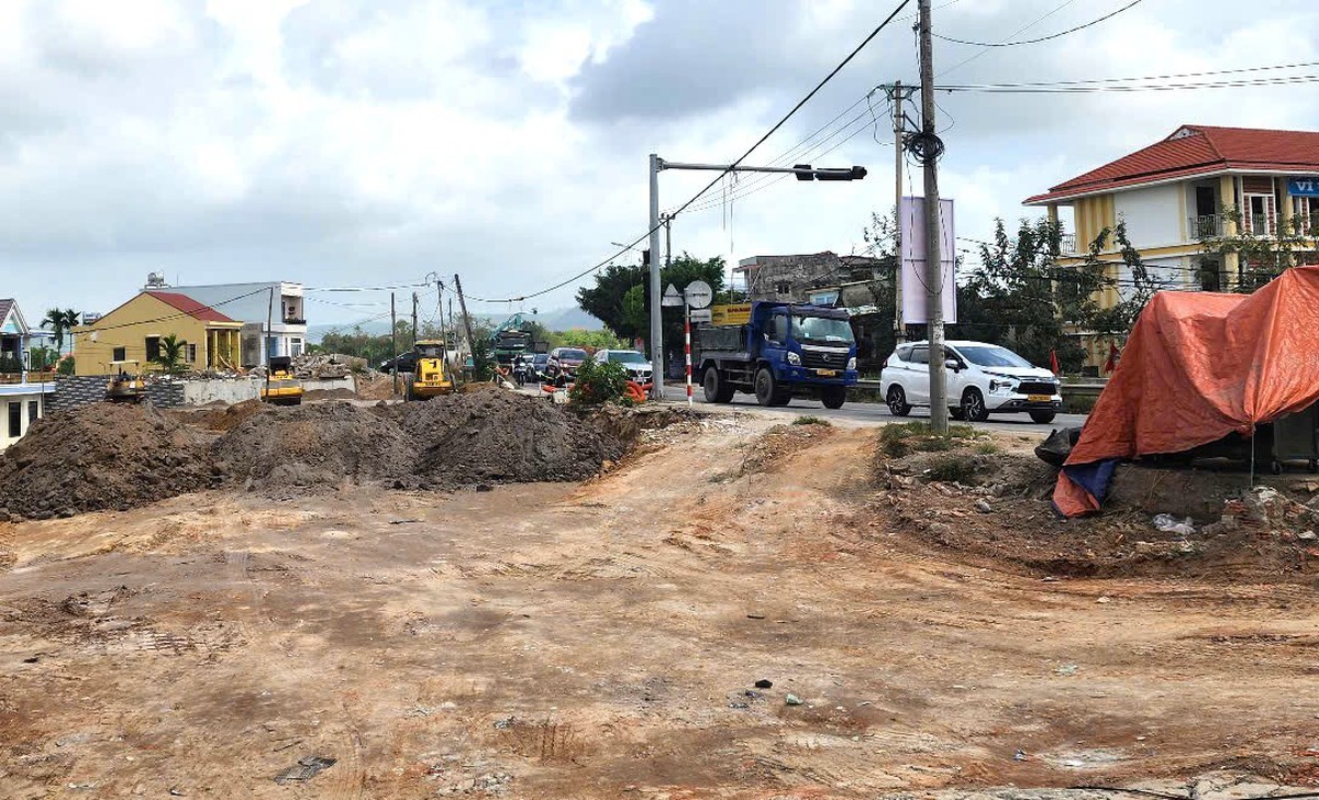 Dự án gần 1.000 tỷ thi công "rùa bò", nhà thầu đứng trước nguy cơ bị "trảm"