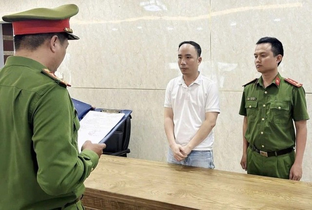 Bắt giám đốc trung tâm trị liệu vì cấp chứng chỉ giả, lừa của học viên gần 100 triệu đồng