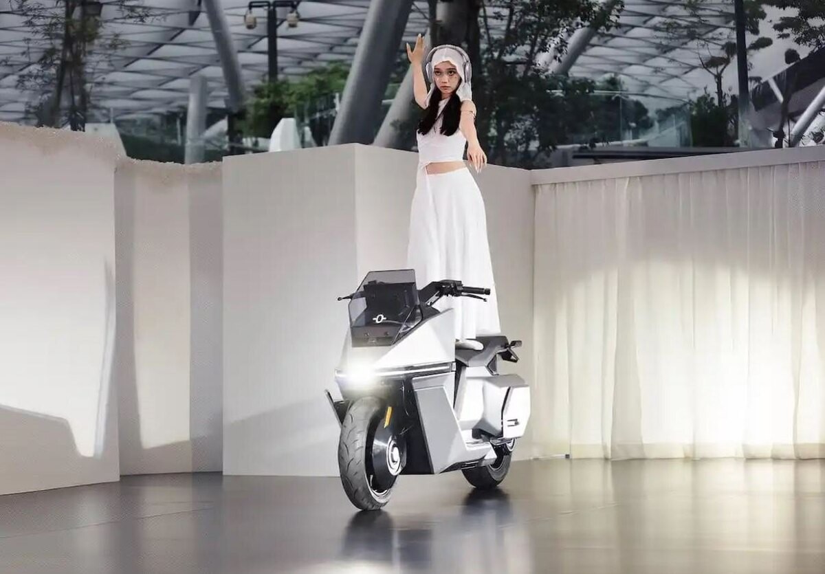 Xe máy điện tự cân bằng đầu tiên trên thế giới được sản xuất hàng loạt