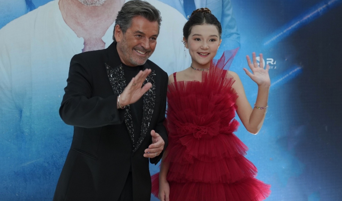 "Thần đồng" thạo 4 ngôn ngữ, từng chung sân khấu với huyền thoại Modern Talking