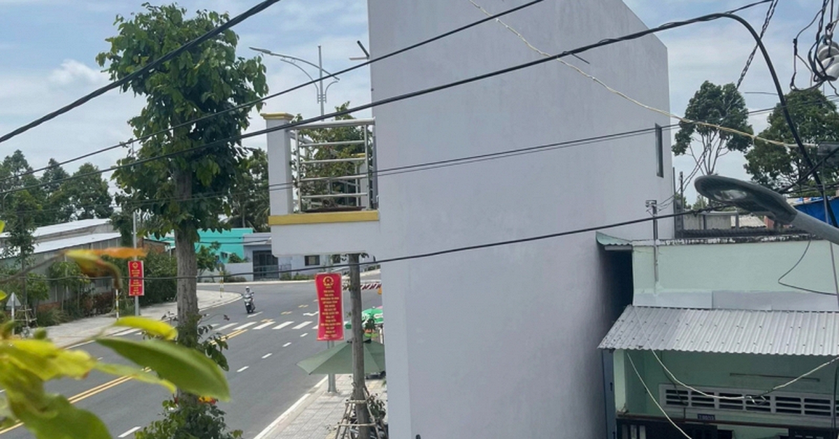 Ngôi nhà “mỏng nhất Cần Thơ” chỉ rộng vài chục cm gây bão mạng, chủ nhà 71 tuổi lên tiếng: “Gia đình tôi rất phiền…”