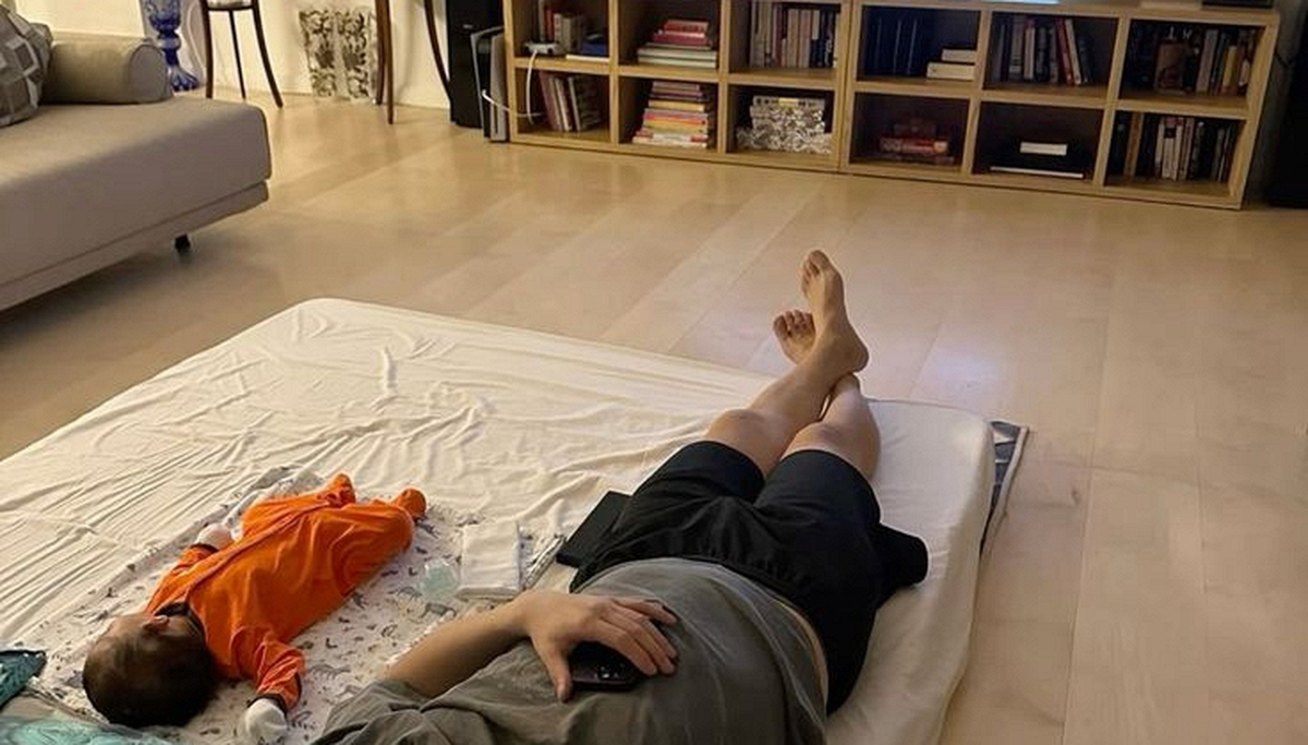 Xu hướng làm cha mẹ 2026: Ba và mẹ thay ca trông con, gia đình mới hạnh phúc