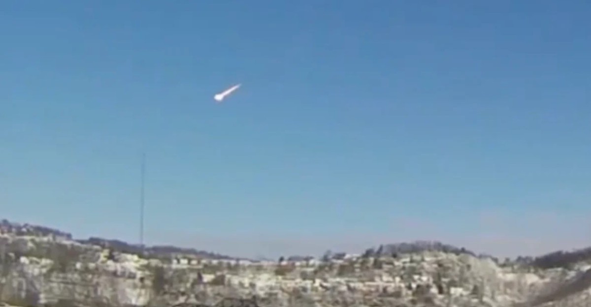 Thiên thạch 7 tấn phát nổ giữa bầu trời nước Mỹ, người dân hoảng sợ khi mặt đất rung chuyển