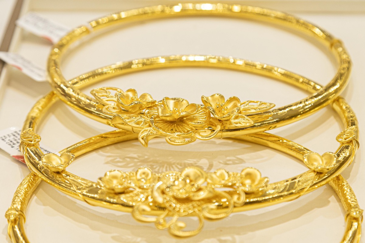 Giá vàng hôm nay 19/3: "Bốc hơi" gần 170 USD/ou...