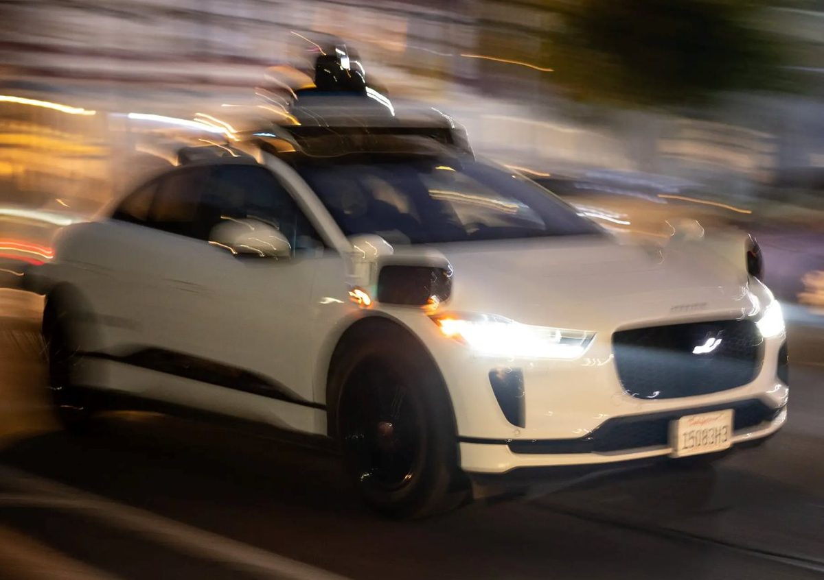 Mắc kẹt trong xe không người lái: Khi công nghệ trở thành "cạm bẫy", robottaxi có thực sự an toàn?