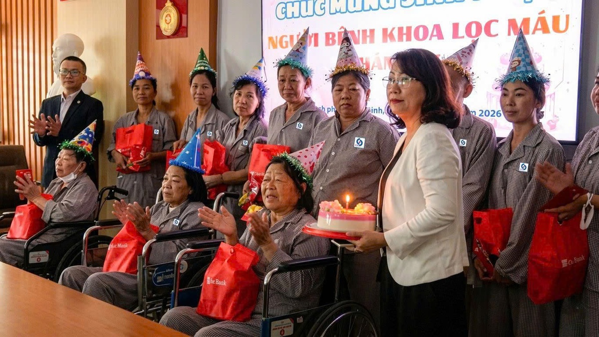 Đi khám vì mệt mỏi, cô gái 26 bị suy thận giai đoạn cuối: Mỗi tuần 3 lần đi lọc máu, cánh tay phồng rộp những vết kim đâm