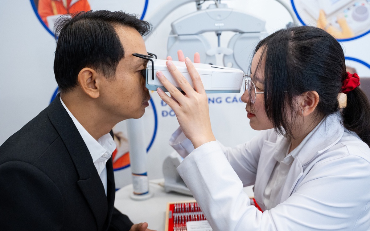 Mua mắt kính chính hãng tại Kính Hải Triều: Giá, thương hiệu, dịch vụ