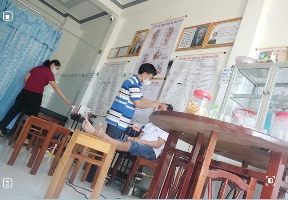 Đình chỉ cơ sở sức khỏe để người phụ nữ mắc bệnh tâm thần vẫn điều trị bệnh cho người dân