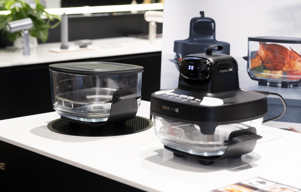 Robot hút bụi lực hút 36.000Pa, nồi chiên thủy tinh không lớp phủ: Nâng cấp từ hiệu năng đến vật liệu