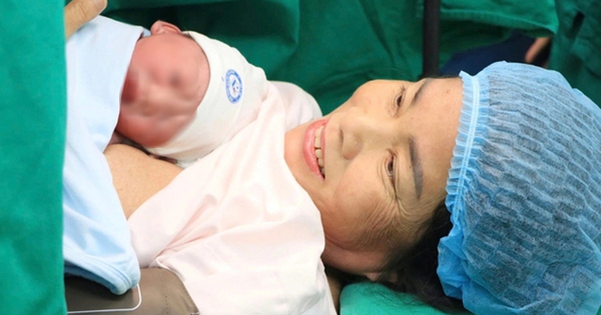 Sản phụ 60 tuổi sinh con trai 2,8 kg
