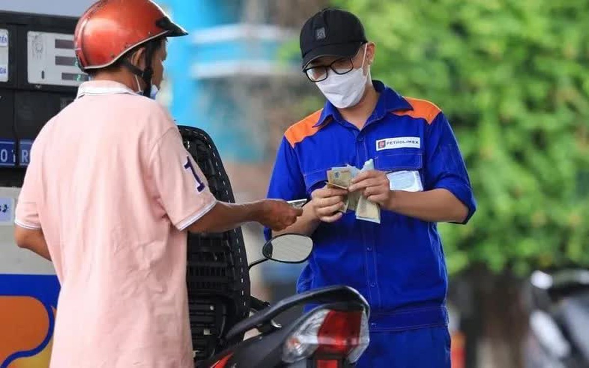 Bộ Chính trị yêu cầu bảo đảm nguồn cung, ổn định giá xăng dầu