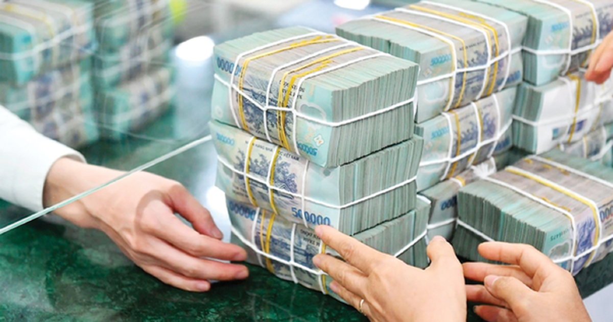 Một ngân hàng vừa tăng lãi suất tiết kiệm lên mức cao hàng đầu thị trường, nhân viên chào lãi suất lên tới 8,3% cho kỳ hạn 6 tháng