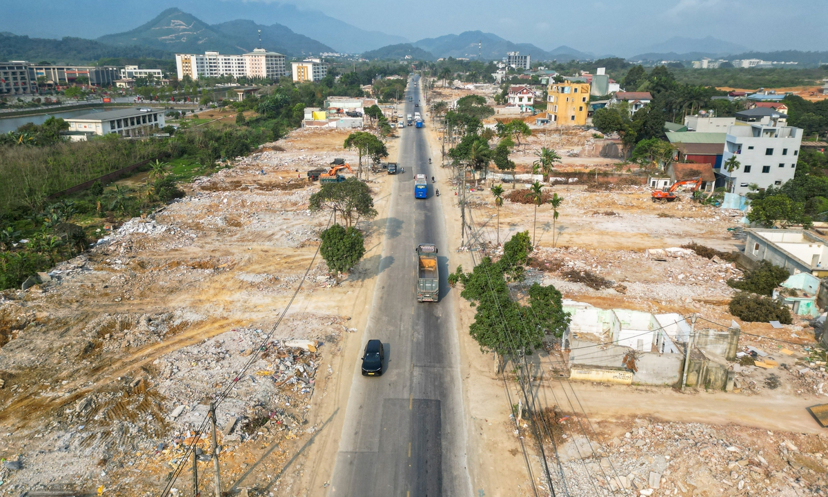 Mục sở thị công trường cao tốc 5.200 tỷ đồng nối đại lộ dài nhất Việt Nam