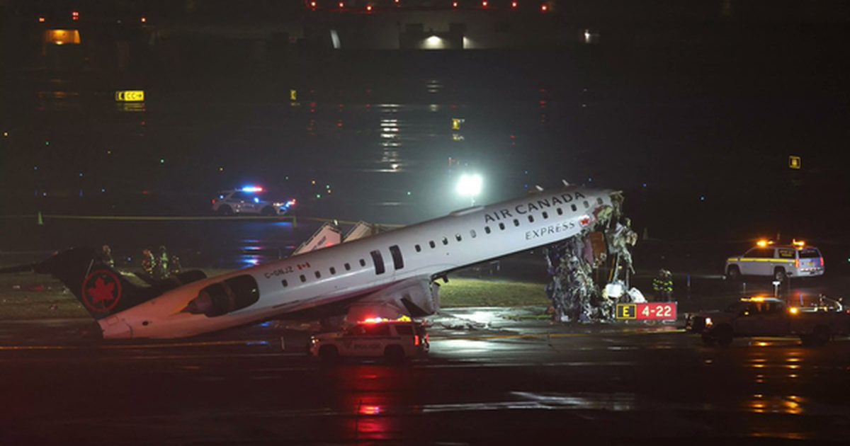 Máy bay Canada đâm xe cứu hỏa ngay trên đường băng ở Mỹ, 2 phi công thiệt mạng