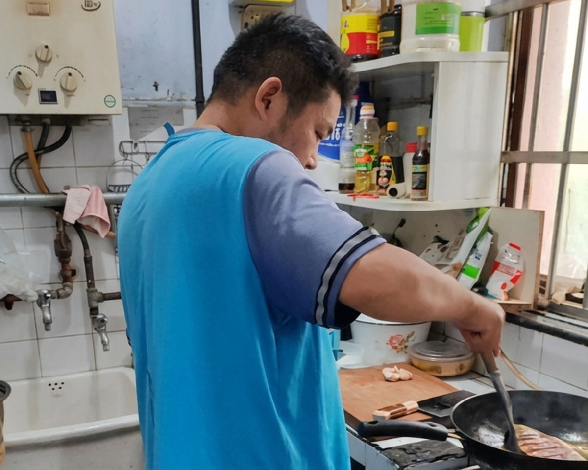 Tốt nghiệp cao đẳng, 6 năm làm shipper vẫn trắng tay: Người đàn ông bị mẹ đuổi khỏi nhà