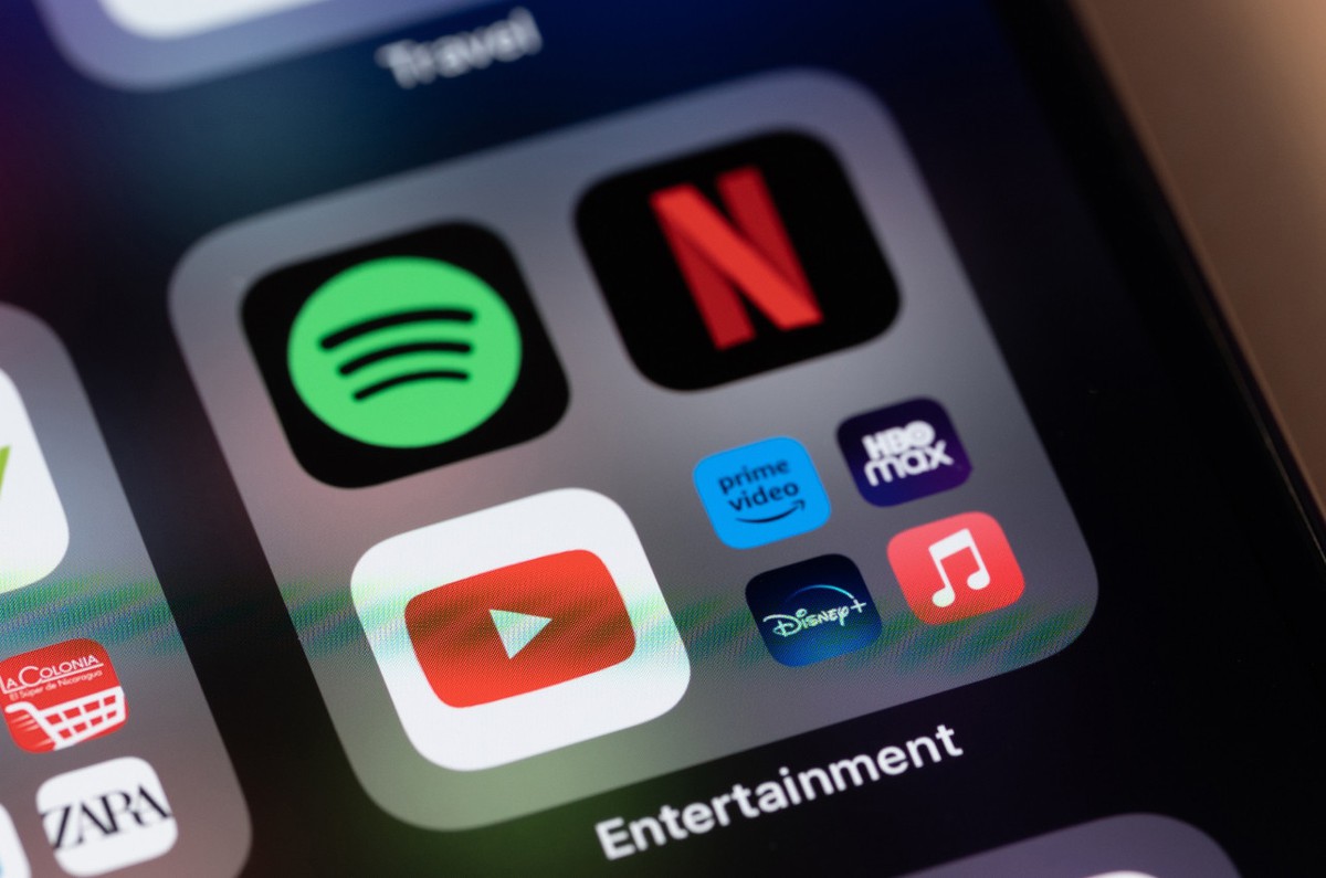 Mua bán tài khoản YouTube Premium, Netflix, Spotify có thể bị phạt tới 50 triệu đồng