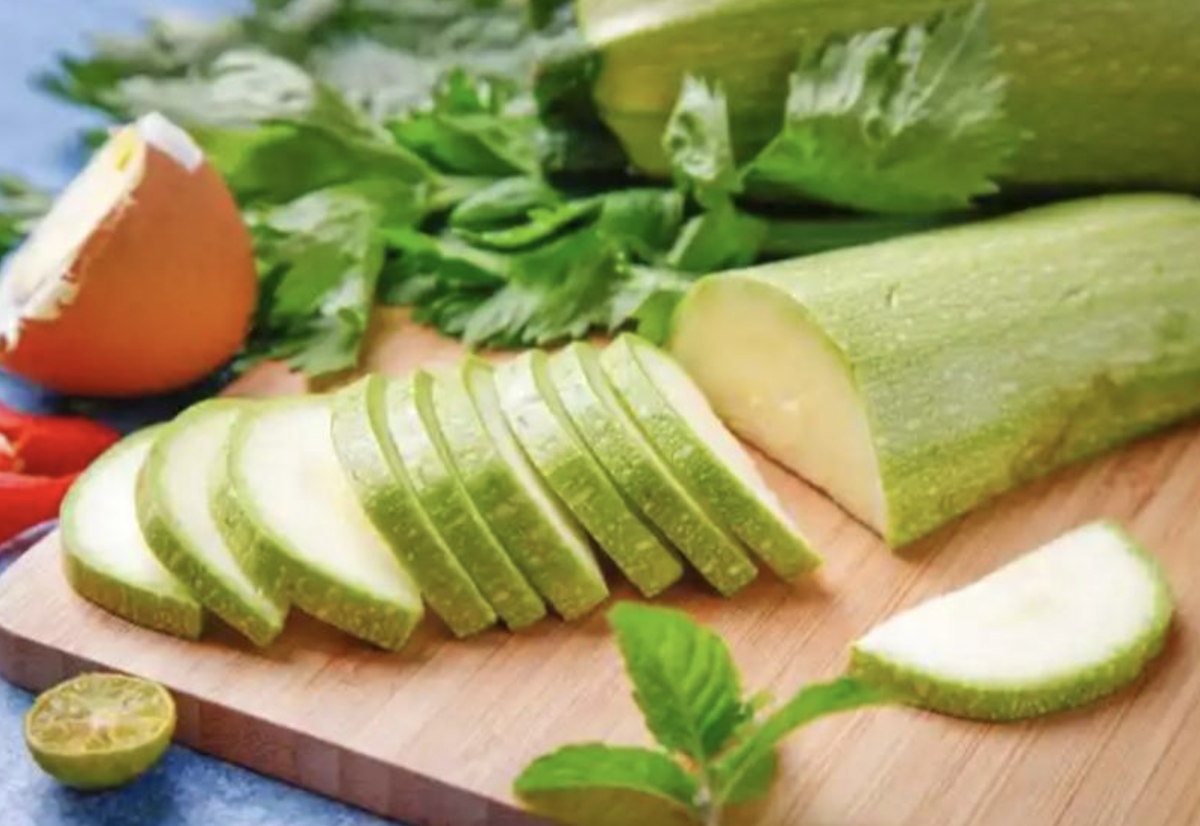 Chuyên gia cảnh báo: Loại RAU quen thuộc trên mâm cơm người Việt nhưng có thể “đầu độc” cả nhà nếu xuất hiện 1 DẤU HIỆU này