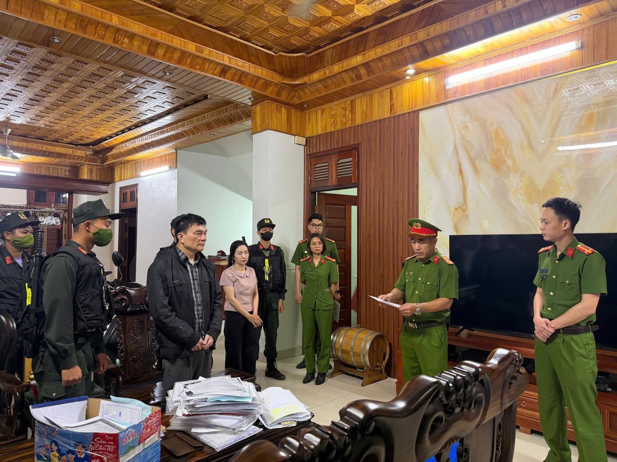 200 CBCS khám xét 28 địa điểm trong chuyên án đặc biệt lớn, bắt khẩn cấp kế toán Nguyễn Thị Điệp SN 1986