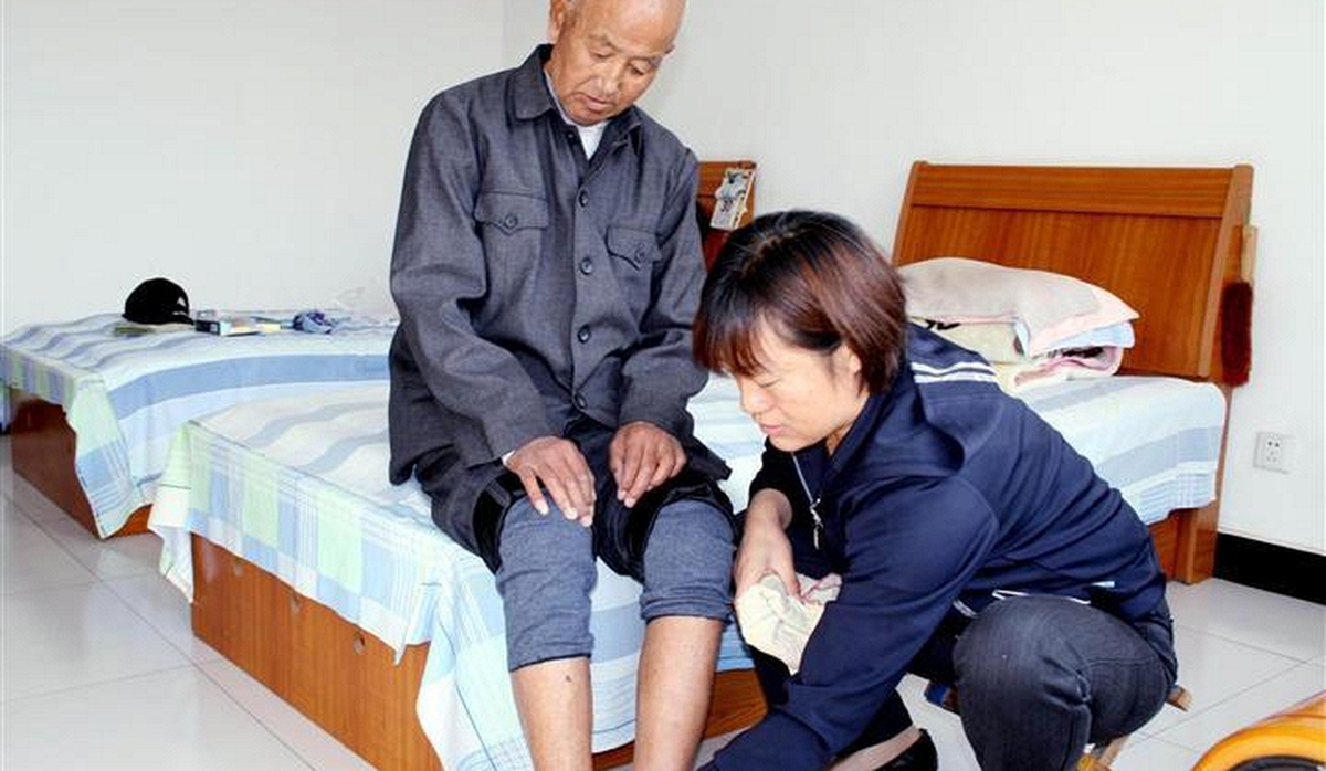 8 năm làm giúp việc cho nhà giàu, tôi nhận ra: Về già chỗ dựa không chỉ là tiền, 5 điều này mới quan trọng