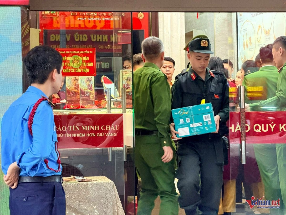 Loạt diễn biến đáng chú ý của “ông lớn” vàng bạc trước khi Công an xuất hiện tại cửa hàng vàng Bảo Tín Minh Châu ở Hà Nội