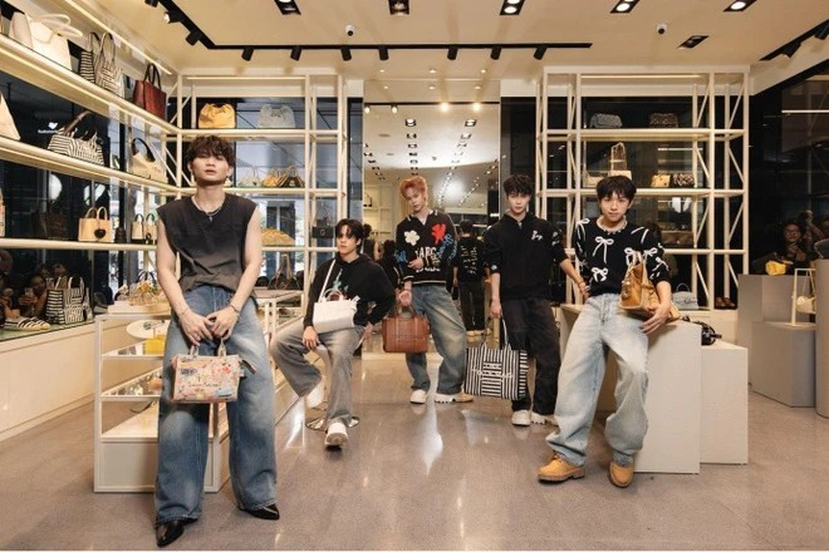 Dàn trai xinh gái đẹp “đổ bộ” sự kiện thời trang: Y2K trở lại, ai mặc chất nhất?