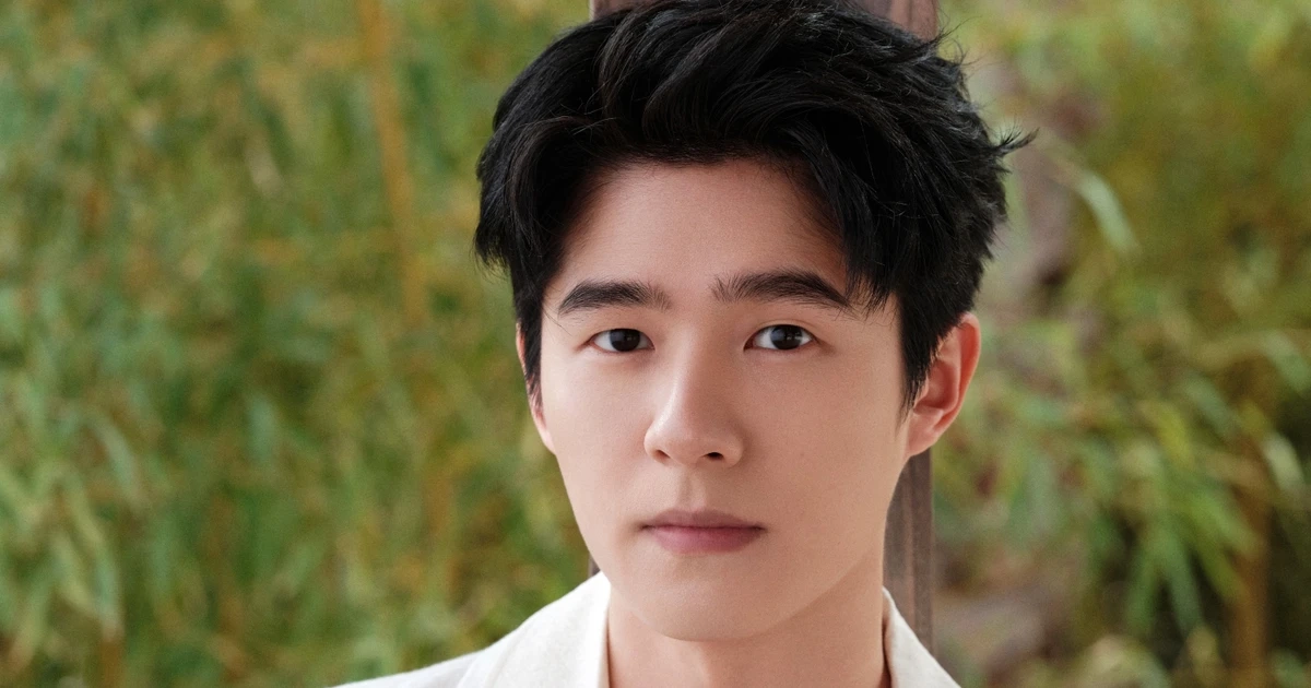 Ba nam diễn viên bị phát hiện tới quán bar "tay vịn"