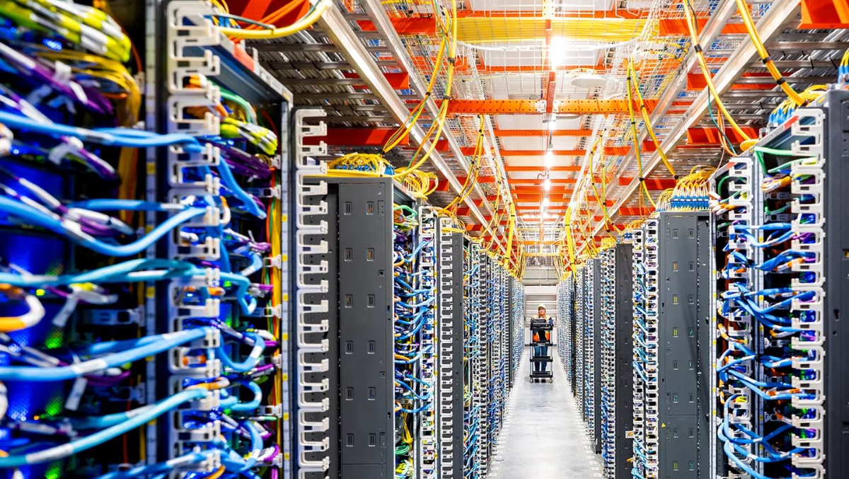 Sa thải 30.000 người, chi 200 tỷ USD nuôi tham vọng AI, Amazon có đang trở thành ‘quốc gia số’ sau 20 năm đầu tư cho điện toán đám mây?