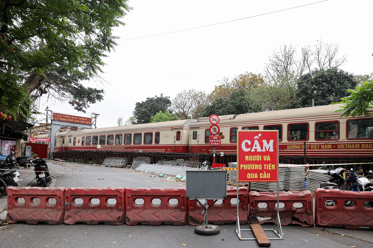 Cấm xe máy, người đi bộ qua cầu Long Biên 60 ngày để sửa chữa