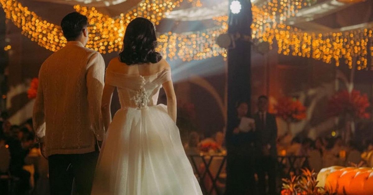 Chân dung cô gái Việt khiến con trai tỷ phú si mê, rước về bạch dinh "siêu khủng", tình tứ không rời nhau nửa bước