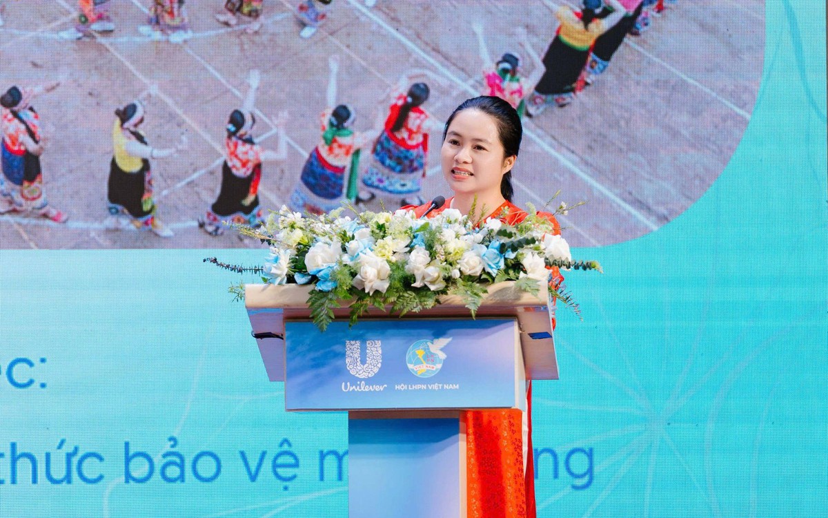 Chuyện phụ nữ biến “rác” thành sinh kế