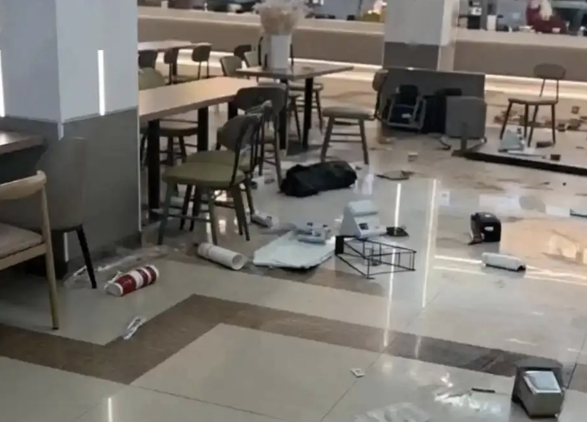 Ngồi chờ crush ở canteen, nhận được tin nhắn 7 chữ, nam sinh nổi điên đập phá đồ đạc, gây thiệt hại hàng trăm triệu đồng