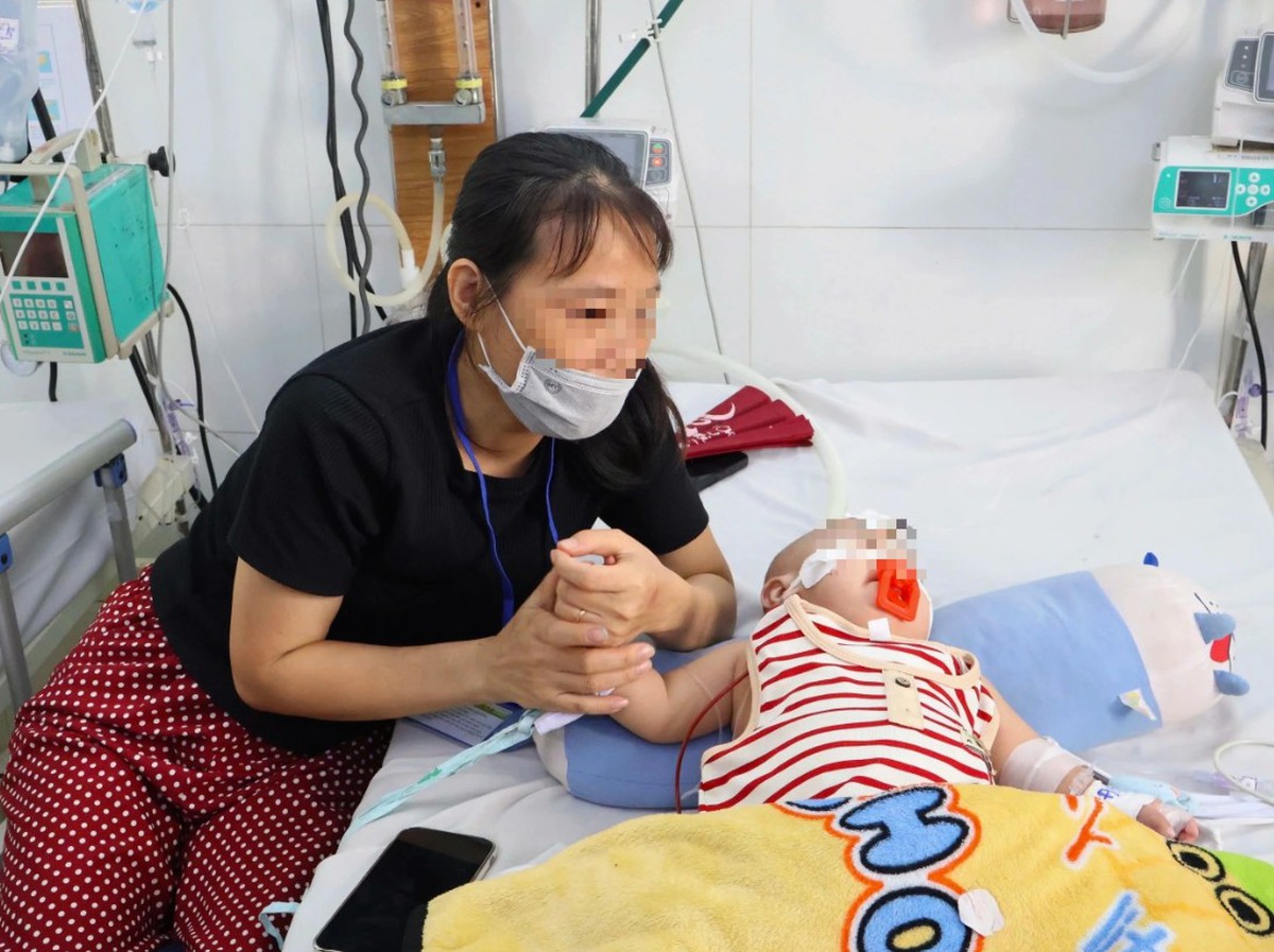 Nóng: 17.000 ca mắc, 8 ca tay chân miệng tử vong, Thứ trưởng Bộ Y tế vào TPHCM chống dịch khẩn