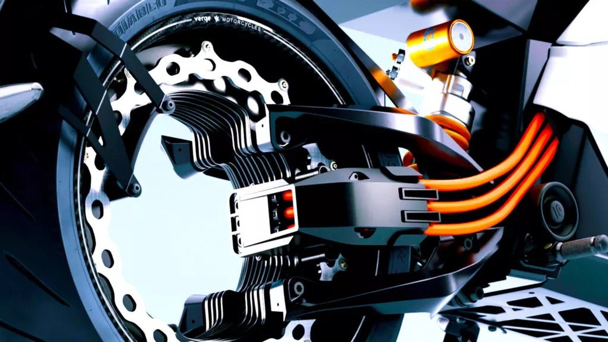 Công nghệ pin giúp xe máy điện sạc 10 phút đi gần 300 km