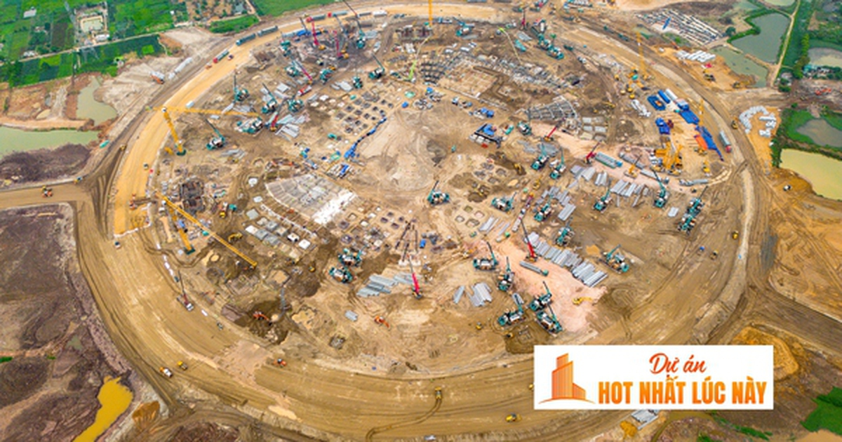 Đại công trường xây sân vận động lớn nhất thế giới: Ô tô nối đuôi nhau như đàn kiến, cần cẩu phủ kín mặt đất